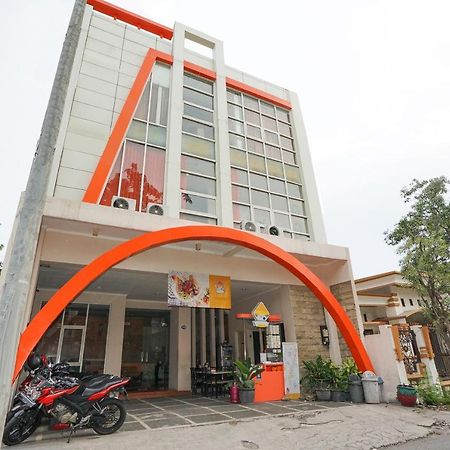 Oyo 450 Semampir Residence Surabaya Luaran gambar